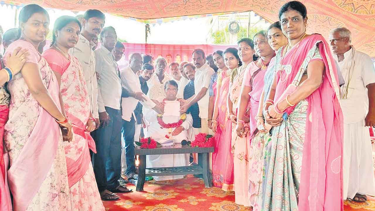 జనమే బలం..