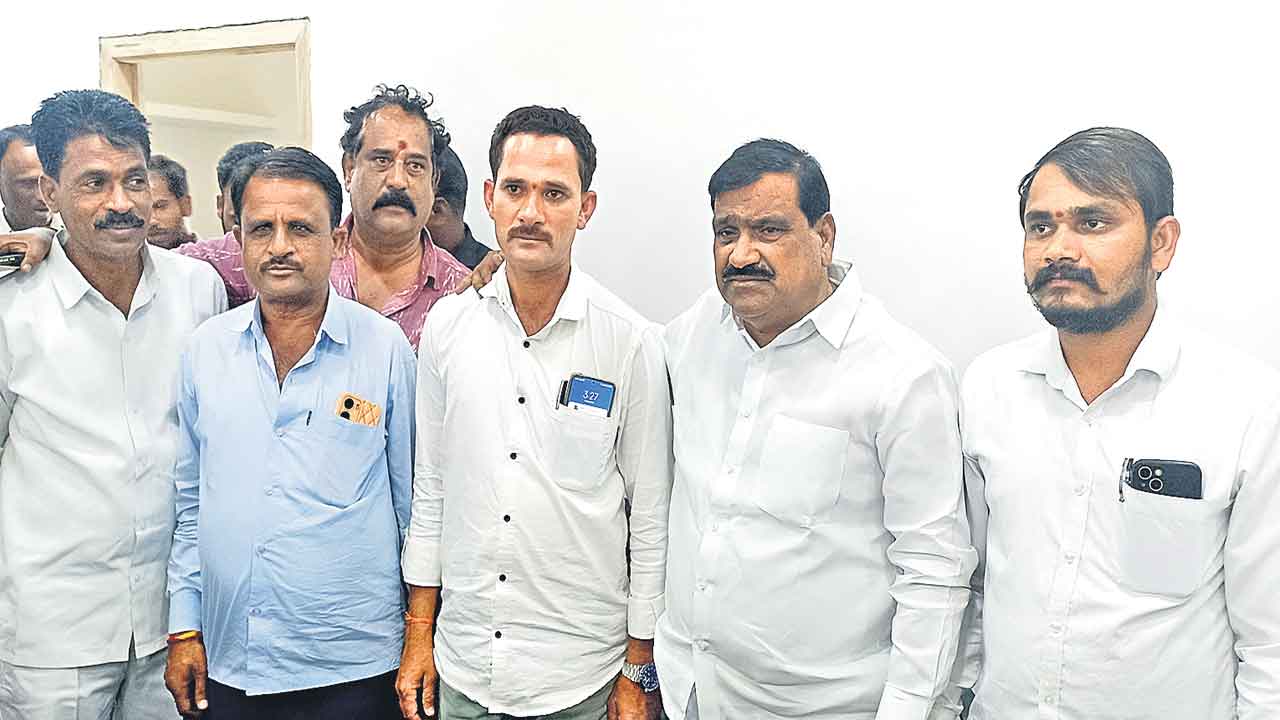 సర్పంచ్‌ల కొనుగోళ్లకు కాంగ్రెస్‌ యత్నం