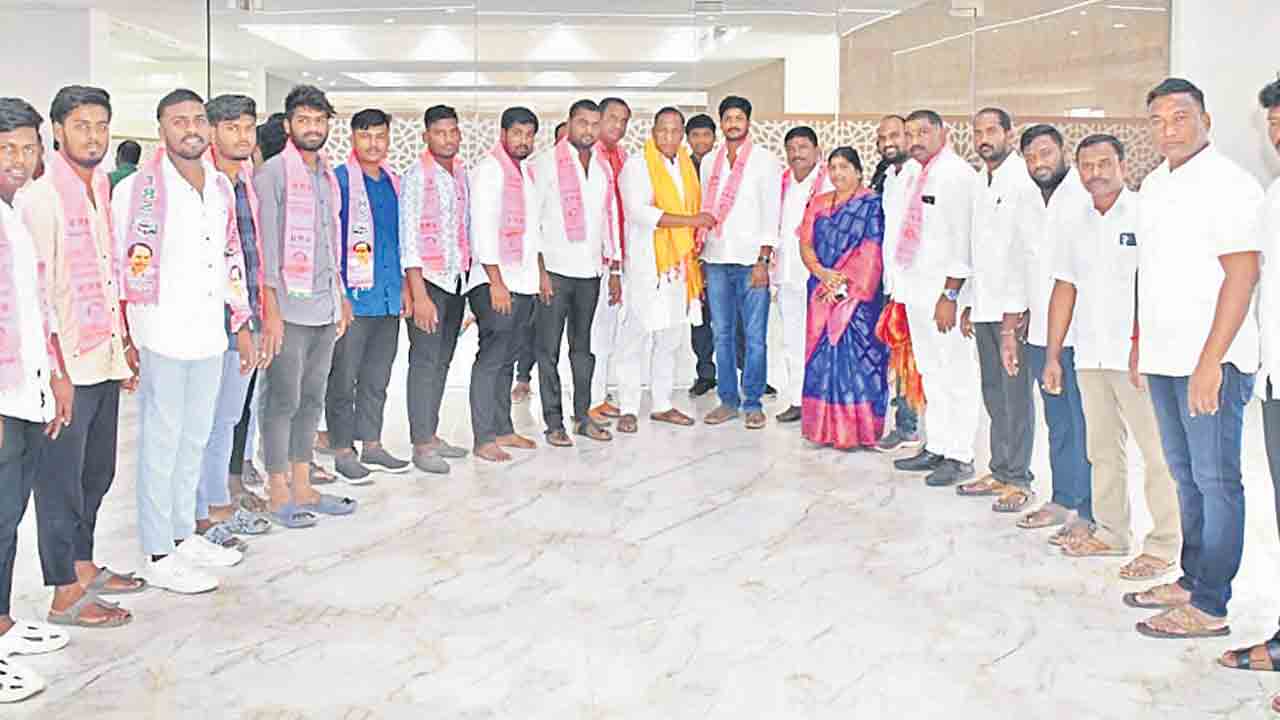 విపక్షం బేజారు..బీఆర్‌ఎస్‌ జోరు