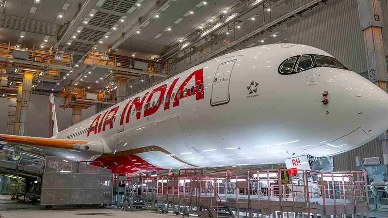 Air India | బెంగళూరు బయలుదేరిన ఎయిర్ఇండియా విమానం.. ఎమర్జెన్సీగా ఢిల్లీలో ల్యాండింగ్..!