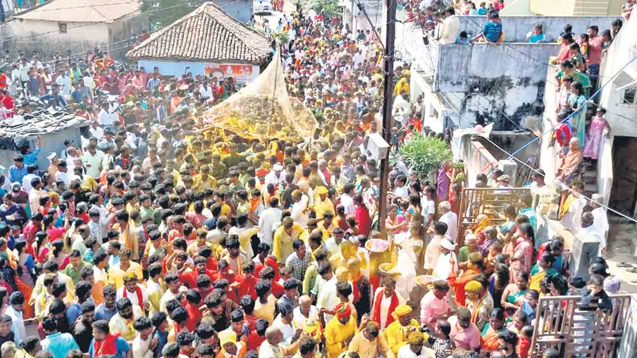 వైభవంగా గంగనీళ్ల జాతర