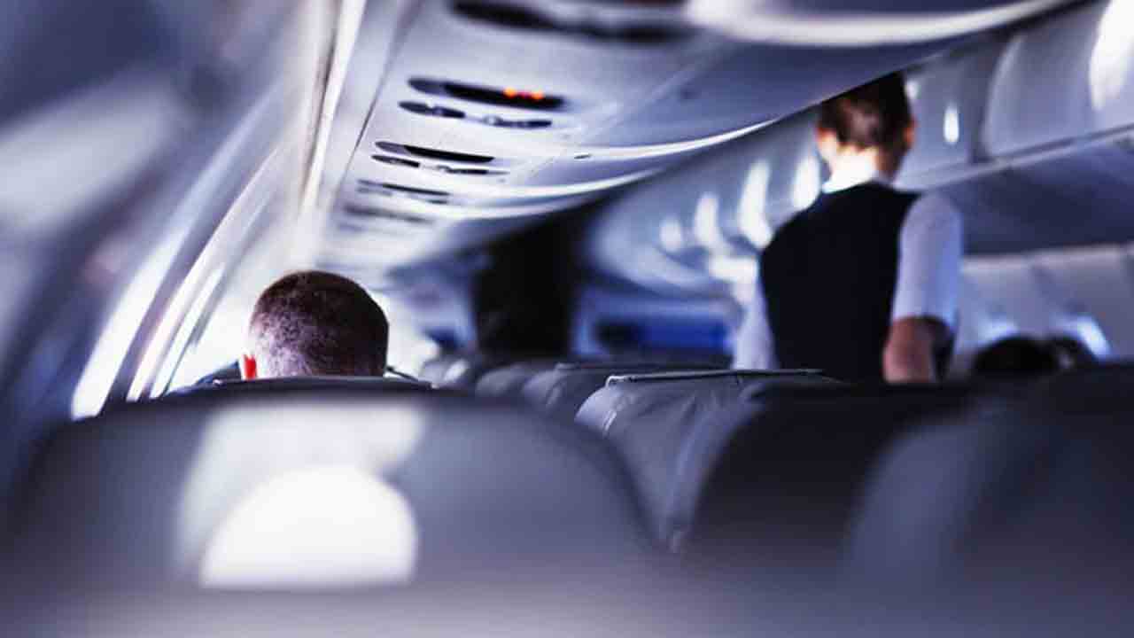 Air India | విమానంలో తోటి ప్రయాణికులు, క్రూ సిబ్బంది పట్ల అసభ్యకర ప్రవర్తన.. వ్యక్తి అరెస్ట్‌