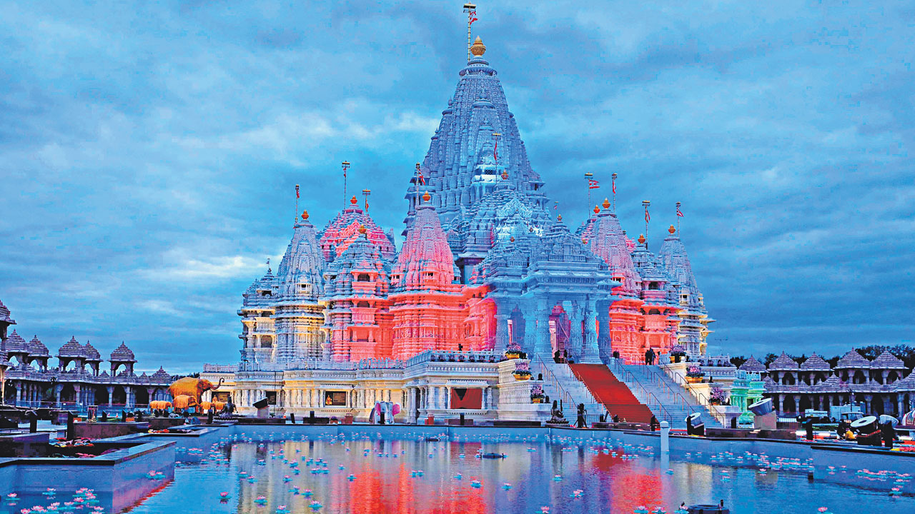 Akshardham Mahamandir | భారత్‌ వెలుపల అతిపెద్ద హిందూ దేవాలయం ఎక్కడుందో తెలుసా?