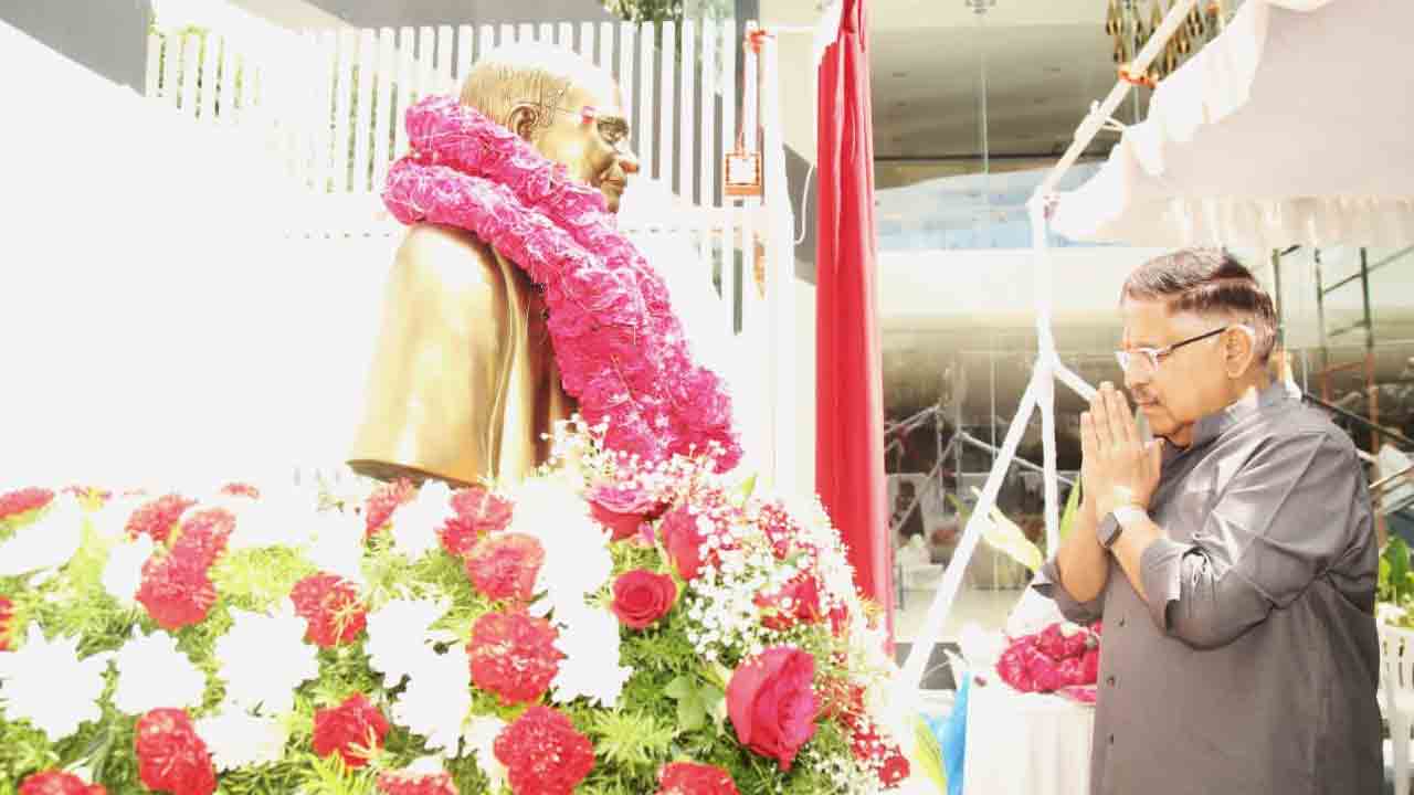 Allu Ramalingaiah అల్లు రామలింగయ్య కాంస్య విగ్రహం, బిజినెస్ పార్క్