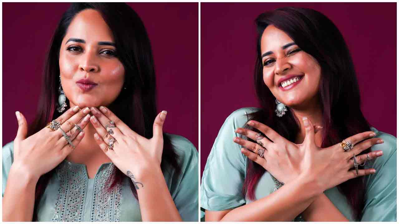 Anasuya Bharadwaj | చిలిపి పోజులతో మురిపిస్తున్న అనసూయ భరద్వాజ్..