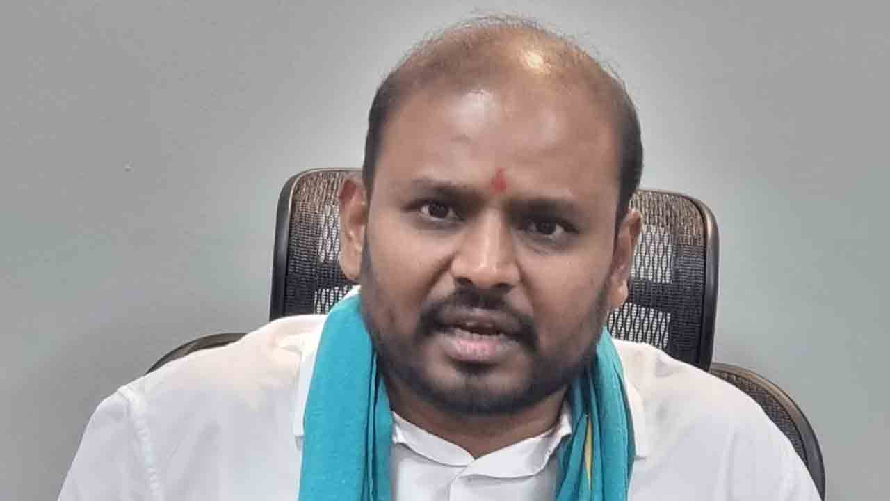 BRS leader | కేసీఆర్ కుటుంబాన్ని విమర్శిస్తే సహించం.. ఎంపీ అర్వింద్‌కు ఎఫ్డీసీ చైర్మన్‌ హెచ్చరిక