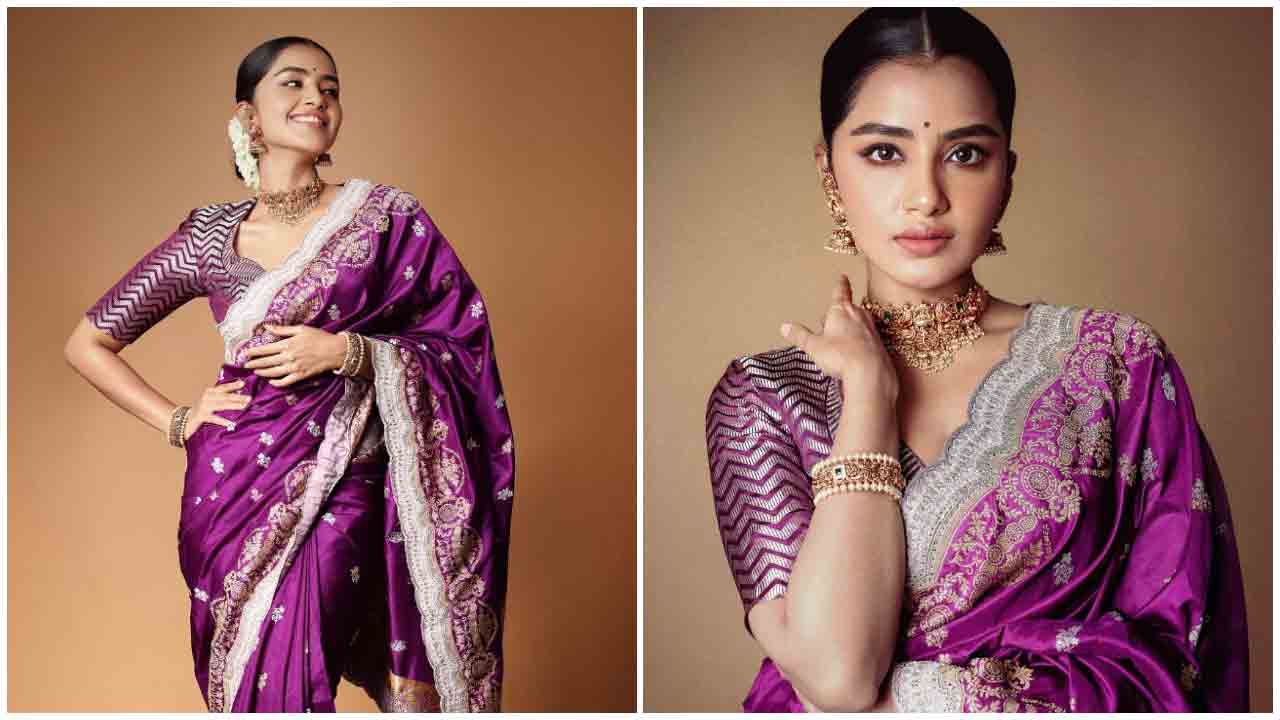 Anupama Parameswaran | కొప్పున పూలెట్టుకుని మురిసిపోతున్న అనుపమ పరమేశ్వరన్..