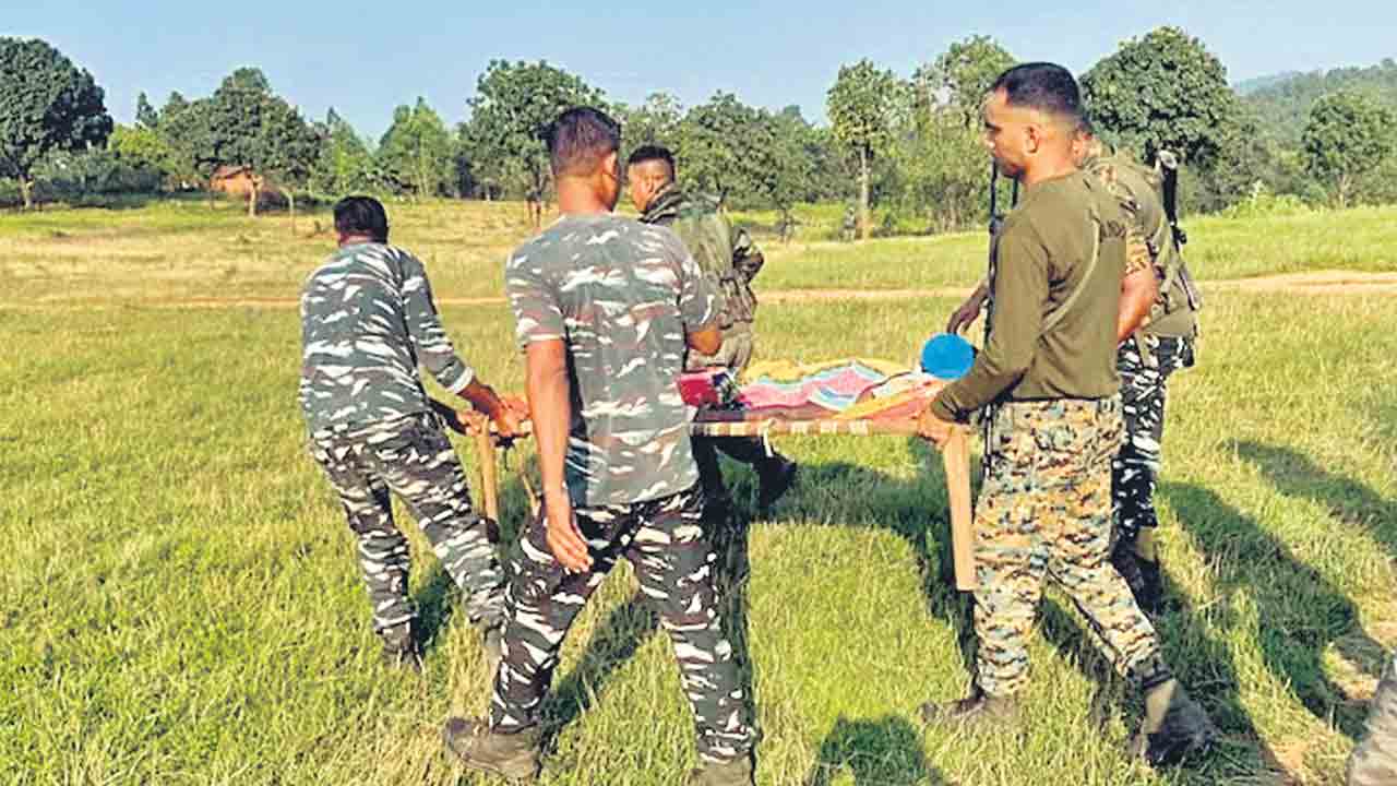 Encounter | గుండు తాకింది గుండె కరిగింది.. ఎన్‌కౌంటర్‌లో తీవ్రంగా గాయపడిన మావోయిస్టుకు పోలీసుల ప్రాణదానం