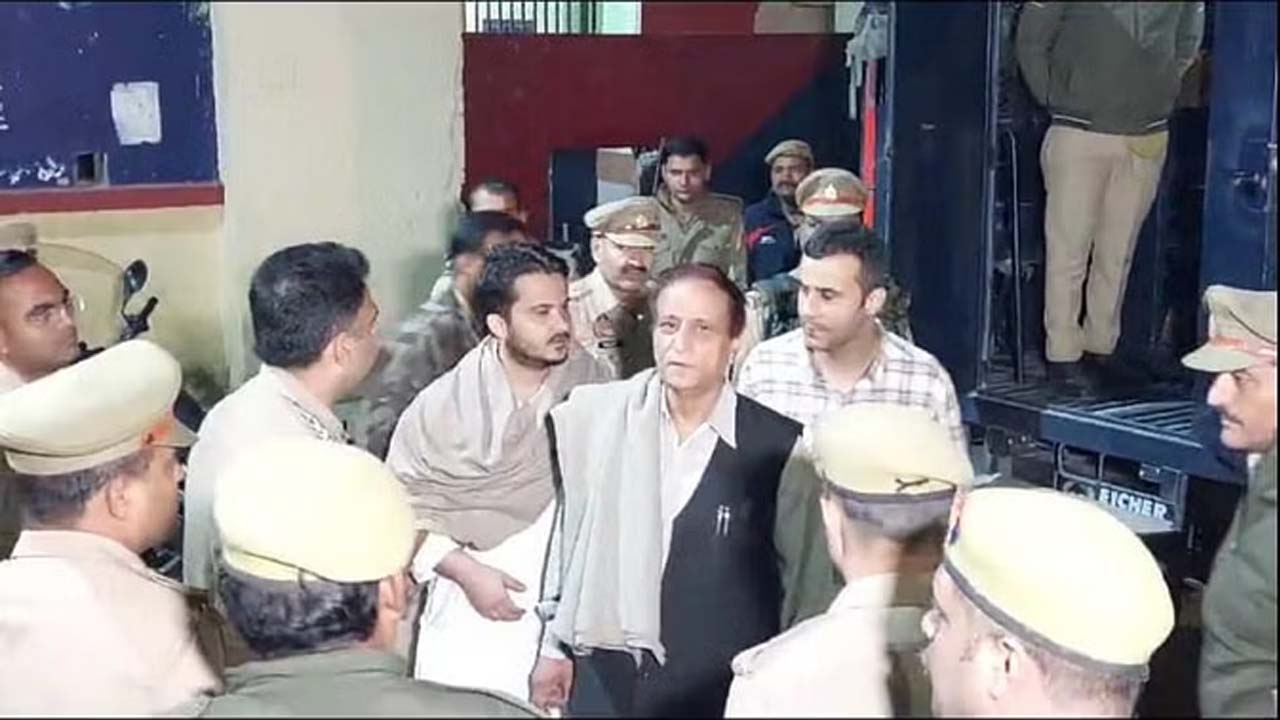 Azam Khan | ఆజం ఖాన్‌కు కుటుంబానికి షాక్‌..! ముగ్గురూ మూడు జైళ్లకు..!