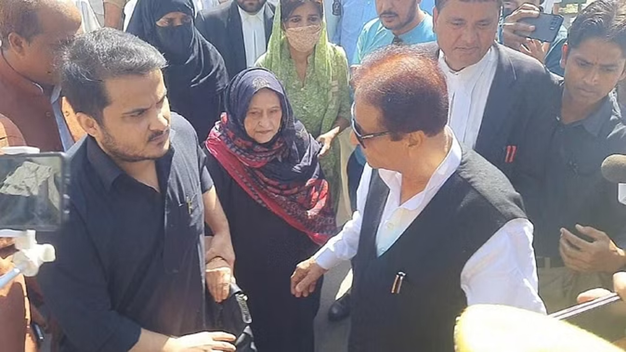 Azam Khan | నకిలీ బర్త్‌ సర్టిఫికెట్ల కేసులో ఆజం ఖాన్‌కు షాక్‌.. భార్య, కొడుకుకు ఏడేళ్ల జైలు..!