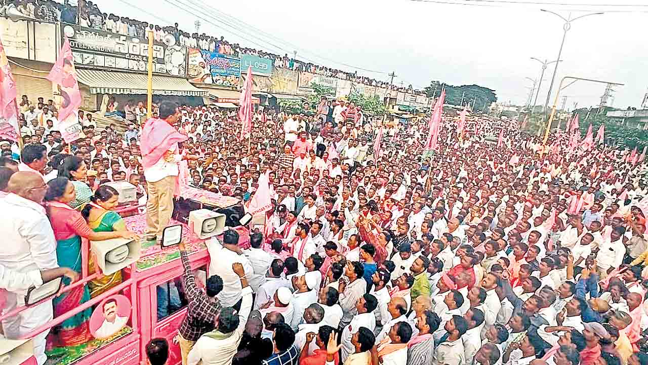 బీఆర్‌ఎస్‌ అభ్యర్థులకు నీరాజనం