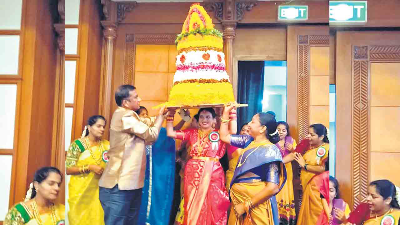 ముంబైలో ఘనంగా బతుకమ్మ వేడుకలు