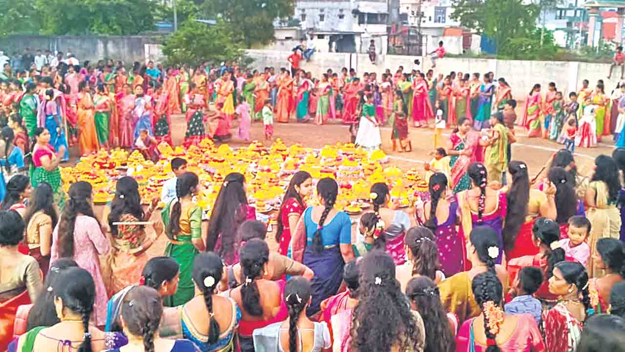 బతుకమ్మ సంబురాలు