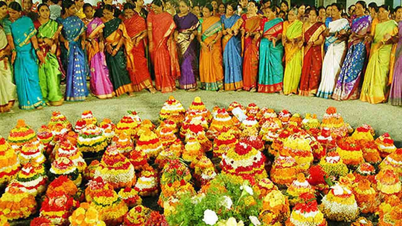 CM KCR | బతుకమ్మతో తెలంగాణ ఔన్నత్యం విశ్వవ్యాప్తం.. ఆడబిడ్డలకు ముఖ్యమంత్రి కేసీఆర్‌ శుభాకాంక్షలు