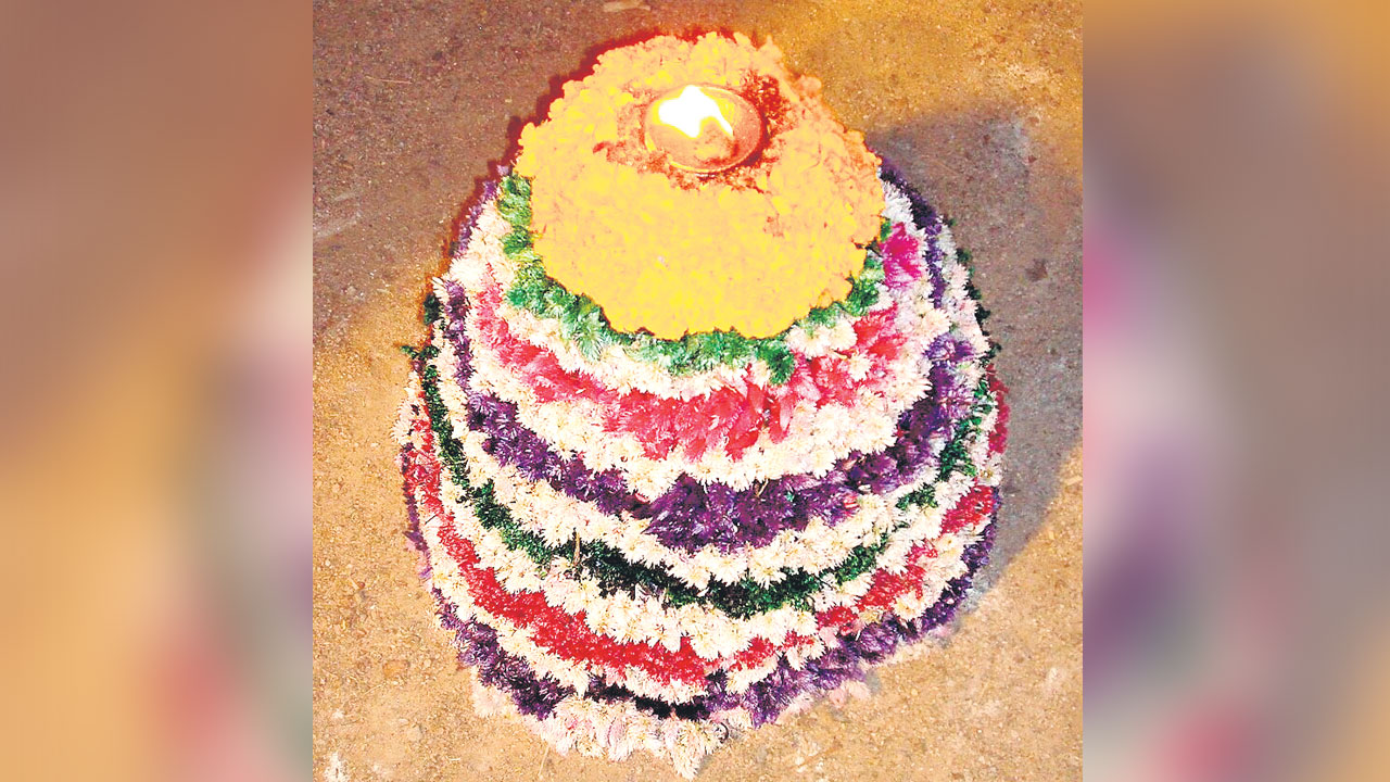 ప్రకృతి పూల ఆరాధన