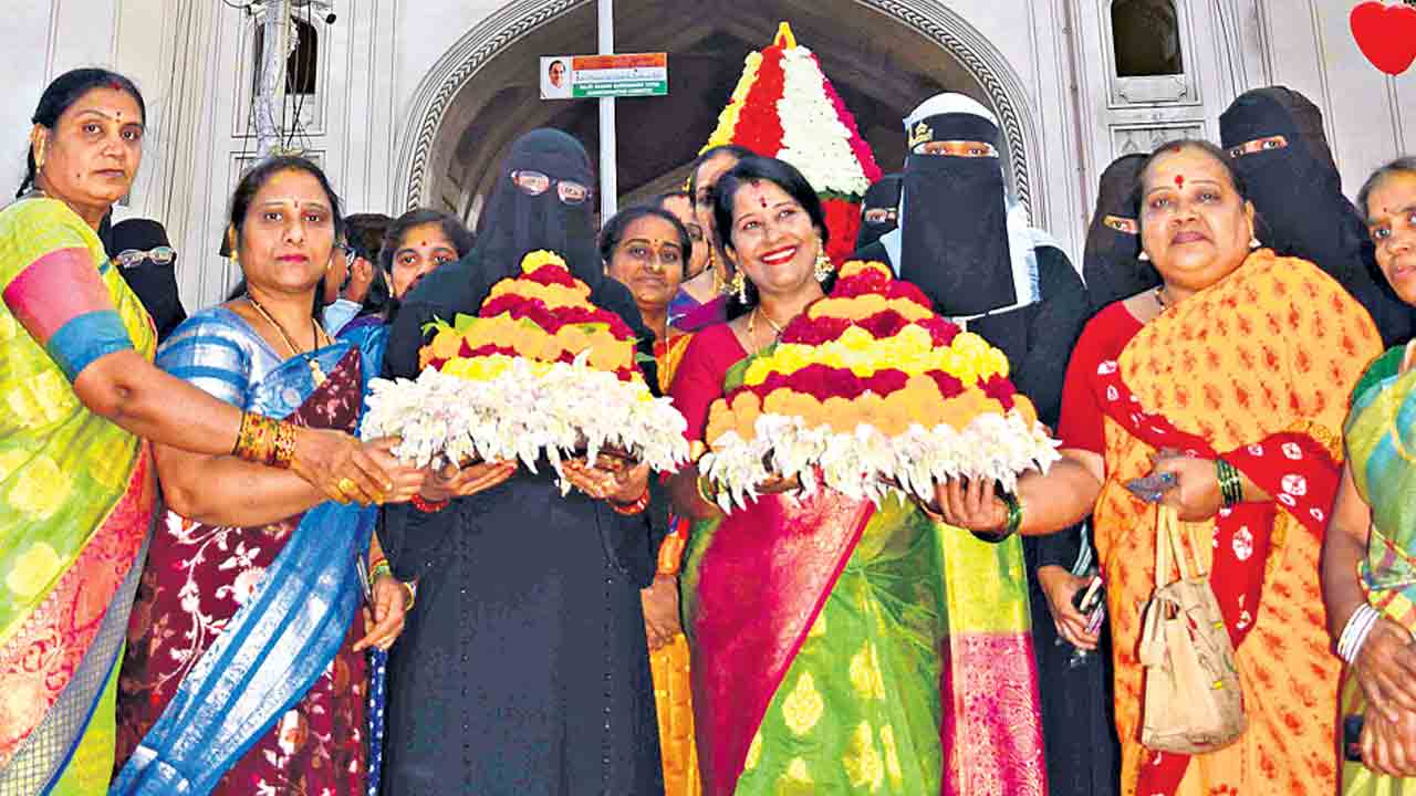 తీరోక్క పూల సంబురం..