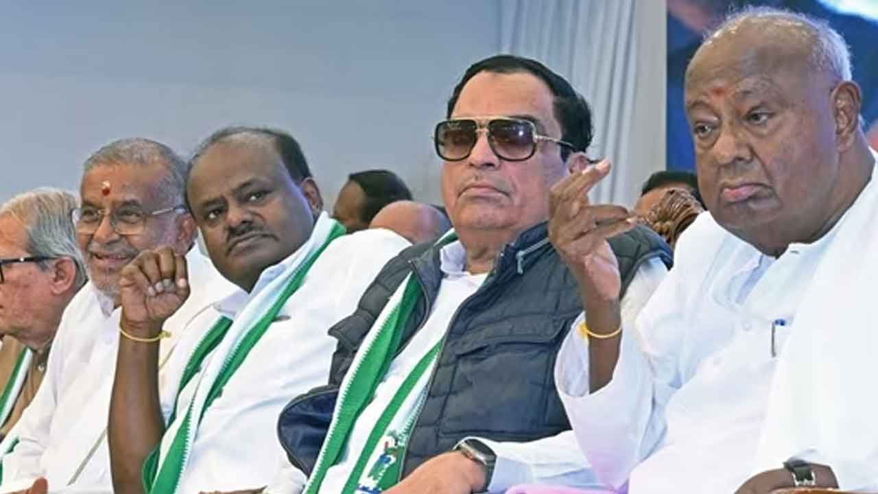 జేడీఎస్ కర్ణాటక అధ్యక్షుడి తొలగింపు
