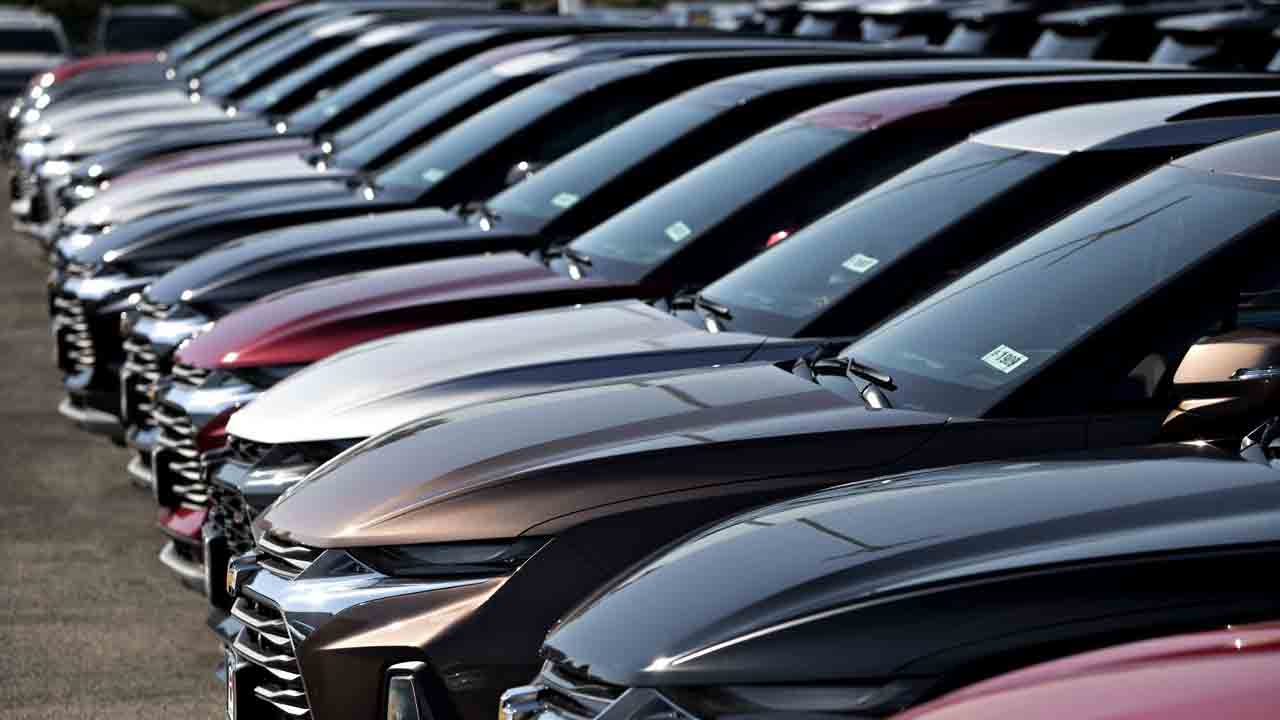 Luxury Cars | లగ్జరీ కార్లపై పెరుగుతున్న మోజు.. ఫెస్టివ్ సీజన్లో రికార్డ్ సేల్స్..!
