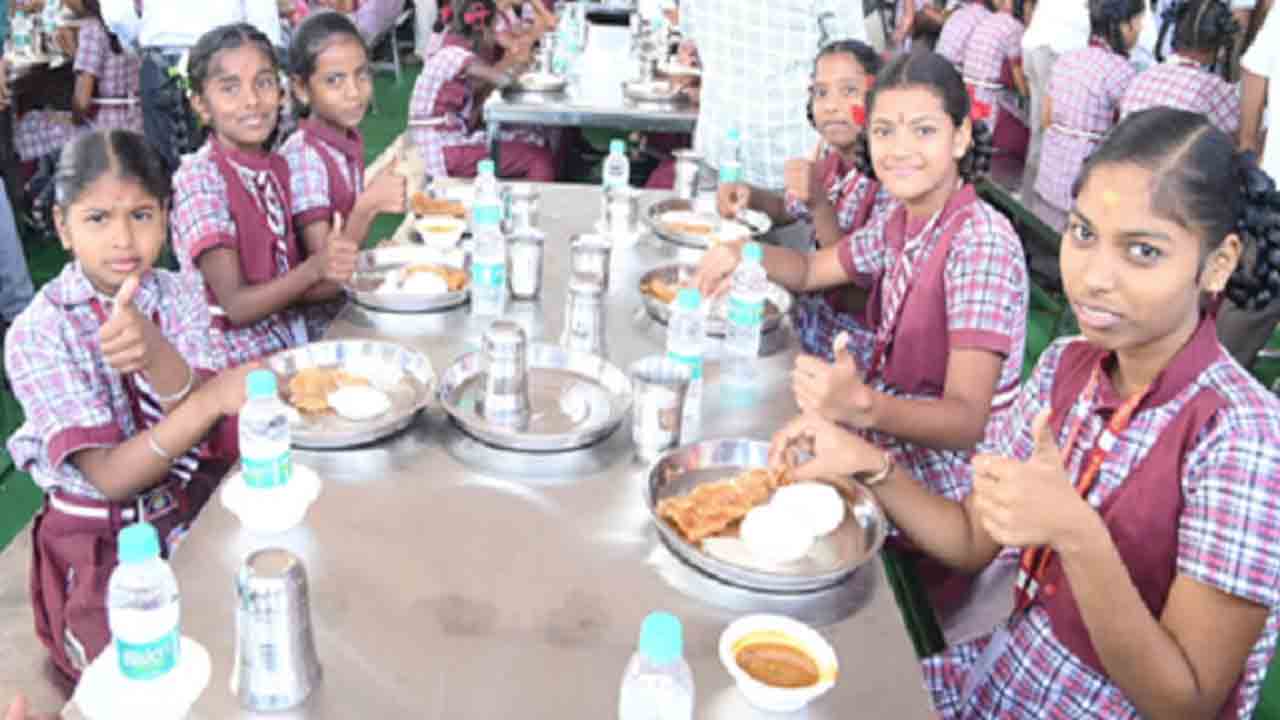 భేష్‌.. సీఎం బ్రేక్‌ఫాస్ట్‌