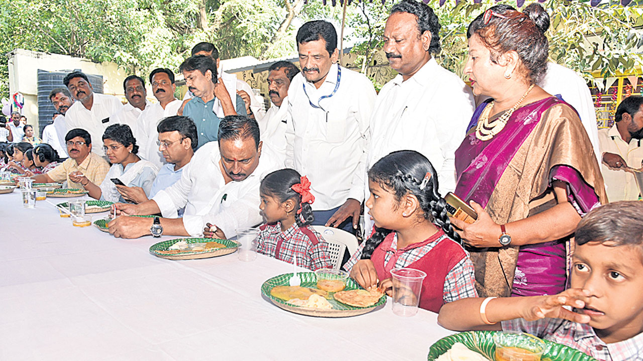పేద విద్యార్థుల కోసమే ‘బ్రేక్‌ ఫాస్ట్‌’