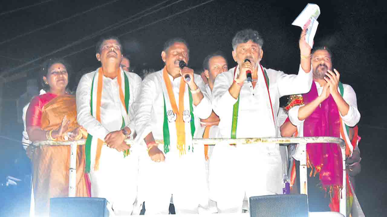 అవాస్తవాలు.. వక్రీకరణలు..