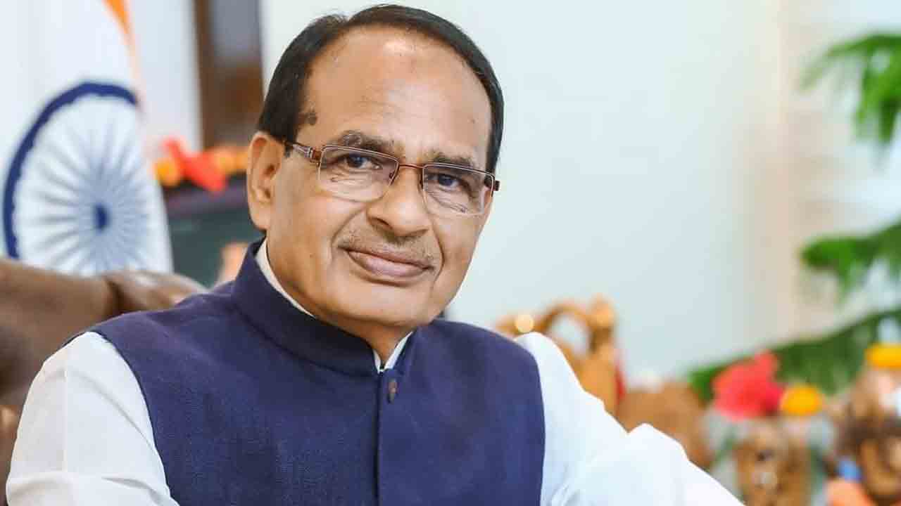 చౌహాన్‌కు చెక్‌ సింధియా విధేయులందరికీ బీజేపీ టికెట్లు