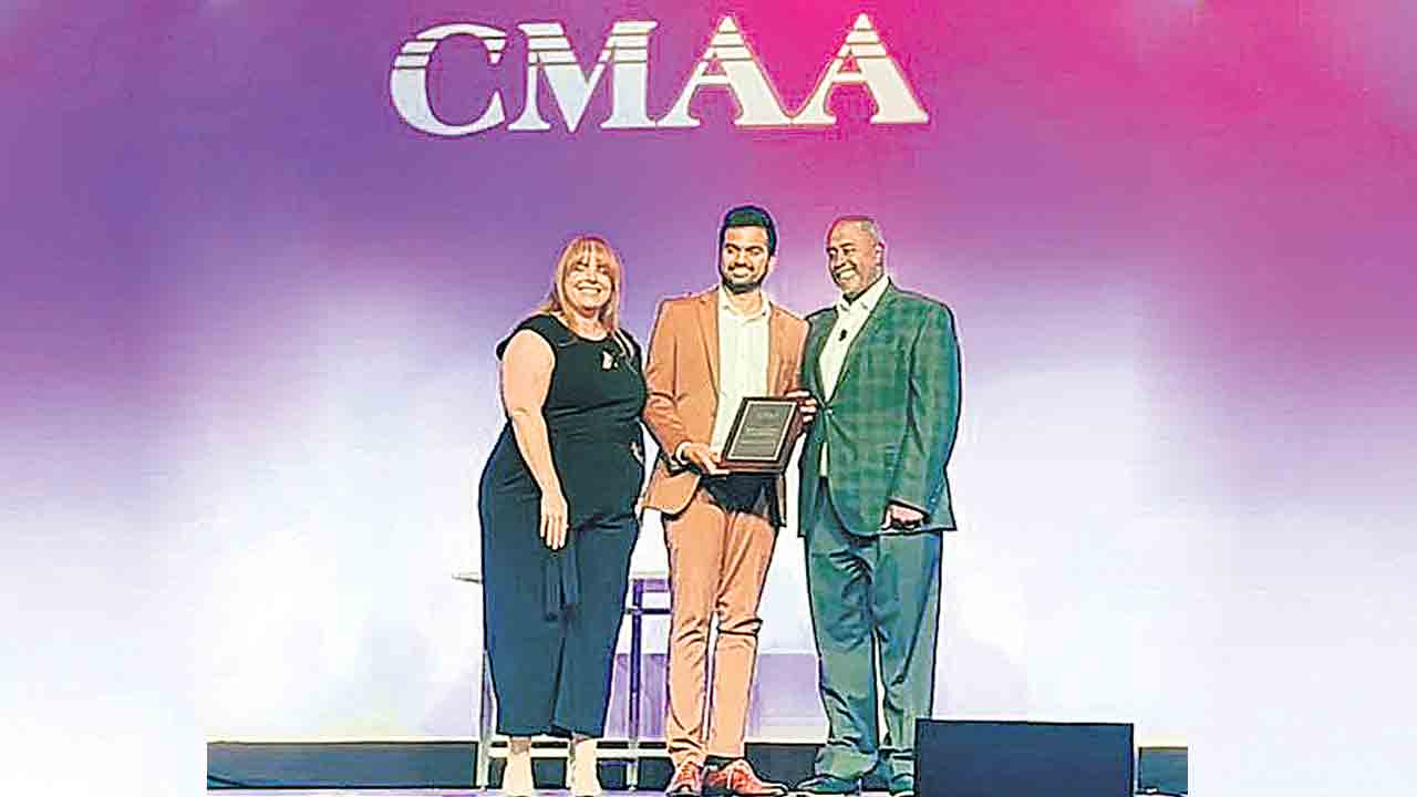 మెదక్‌ వాసికి యంగ్‌ ప్రొఫెషనల్‌ అవార్డు