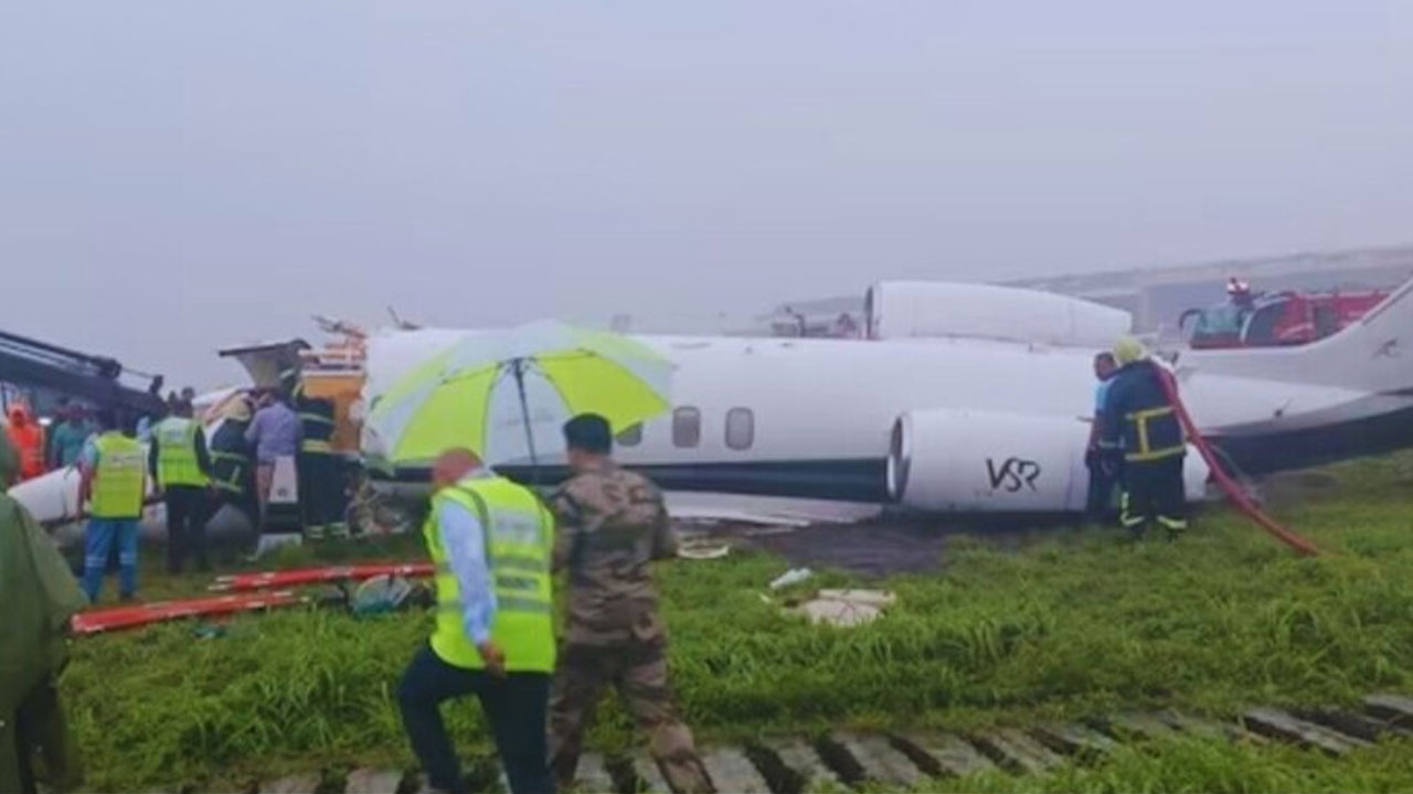 Plane Crash | బ్రిటిష్‌ కొలంబియాలో కుప్పకూలిన విమానం.. ఇద్దరు భారతీయ ట్రైనీ పైలెట్లు దుర్మరణం