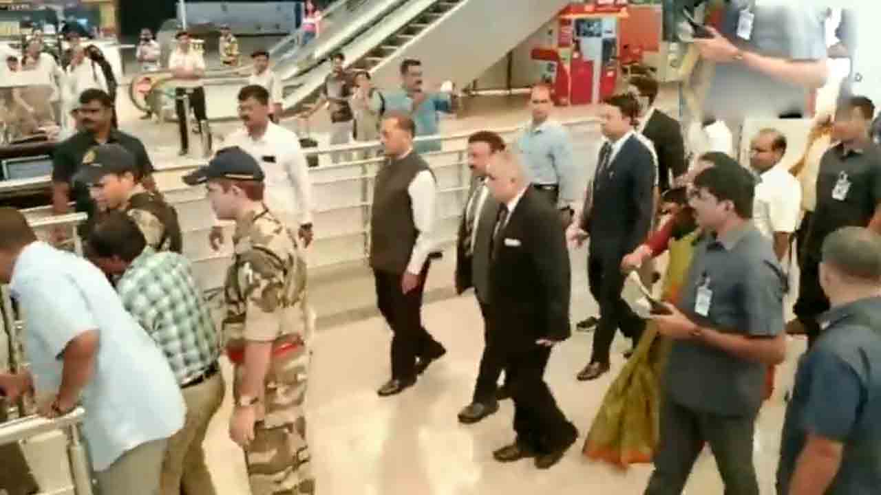 Central Election Commission | హైదరాబాద్‌కు చేరుకున్న కేంద్ర ఎన్నికల బృందం.. తెలంగాణ అసెంబ్లీ ఎన్నికల ఏర్పాట్లపై సమీక్ష