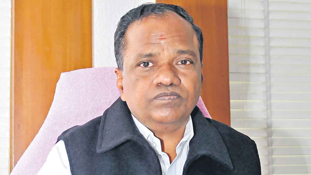 కాంగ్రెస్‌ ఐదు గంటల కరెంటు హాస్యాస్పదం