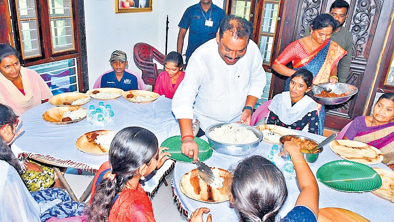 అనాథ పిల్లలకు అండగా ఎమ్మెల్యే సుంకె