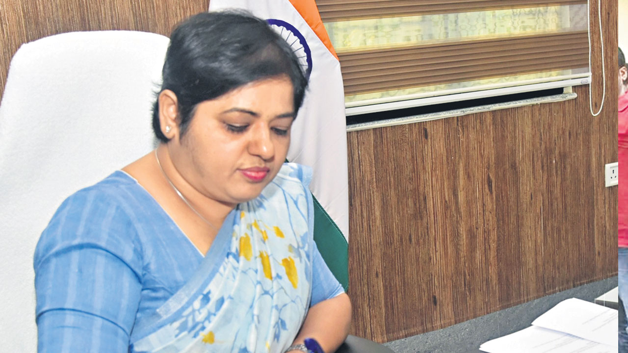 Bharti Holikeri | జిల్లా నూతన కలెక్టర్‌ భారతీ హోలికేరీ