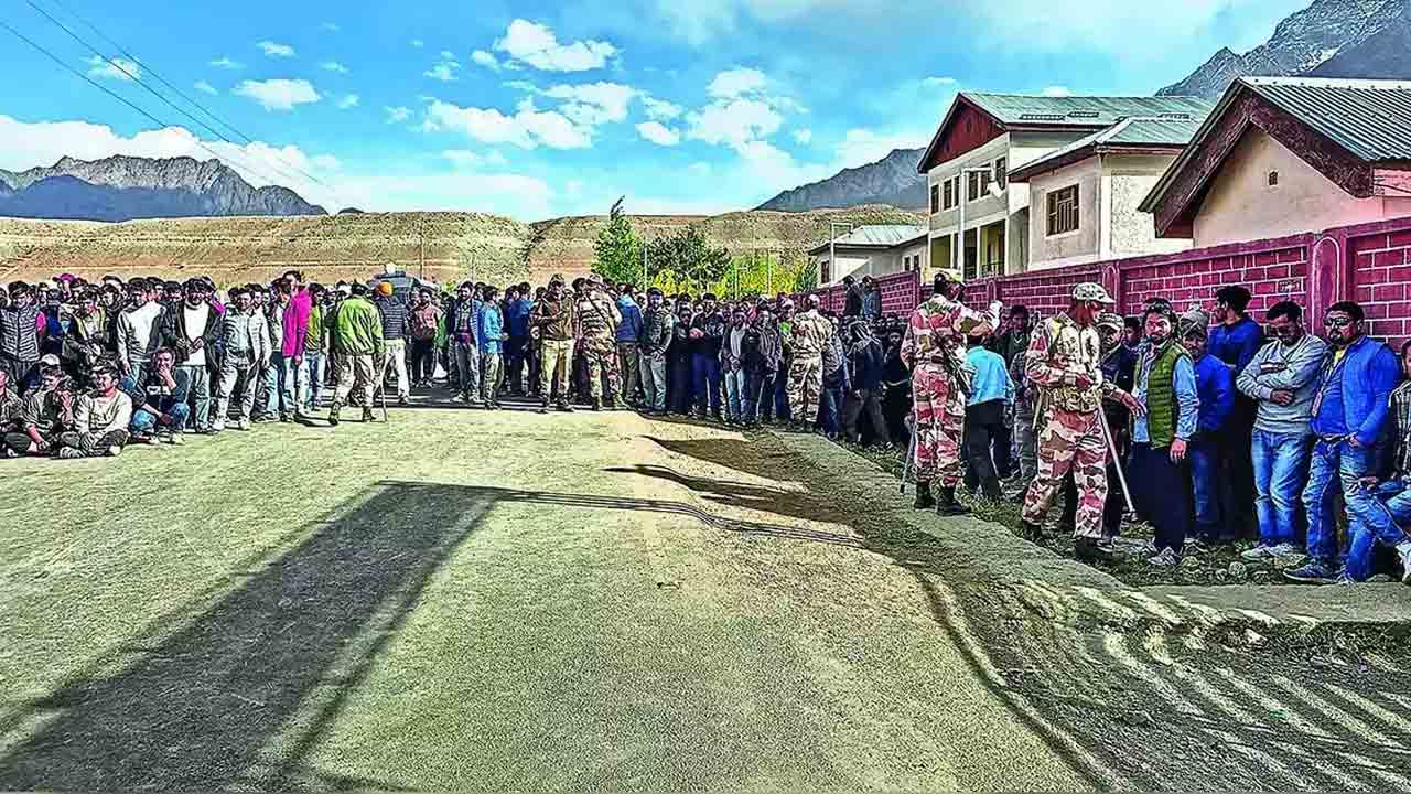Ladakh | లఢక్‌ ఎన్నికల్లో బీజేపీకి పరాభవం