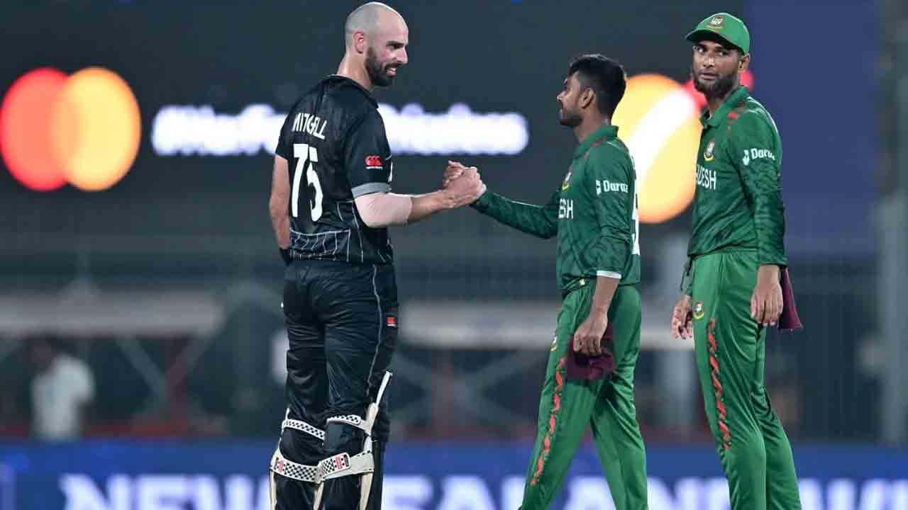 ODI World Cup | అలవోకగా బంగ్లాదేశ్‌పై 8 వికెట్ల తేడాతో కివీస్ విజయం