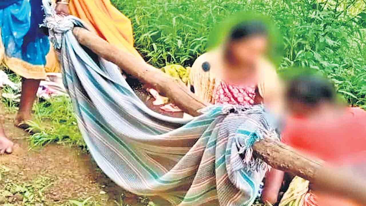 డోలిలో ప్రసవం