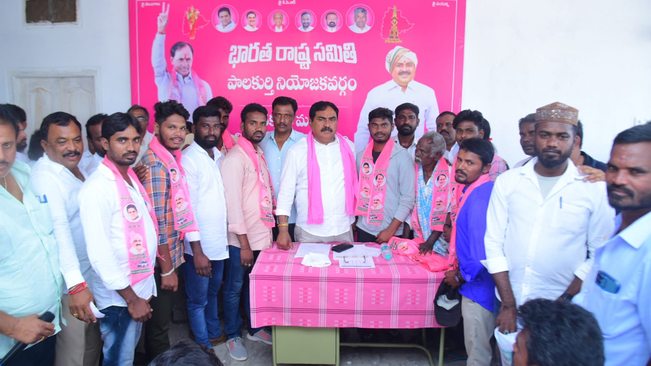 BRS Party | పాలకుర్తిలో బీఆర్‌ఎస్‌లో చేరిన కాంగ్రెస్‌ నేతలు.. ఆహ్వానించిన మంత్రి దయాకర్‌రావు