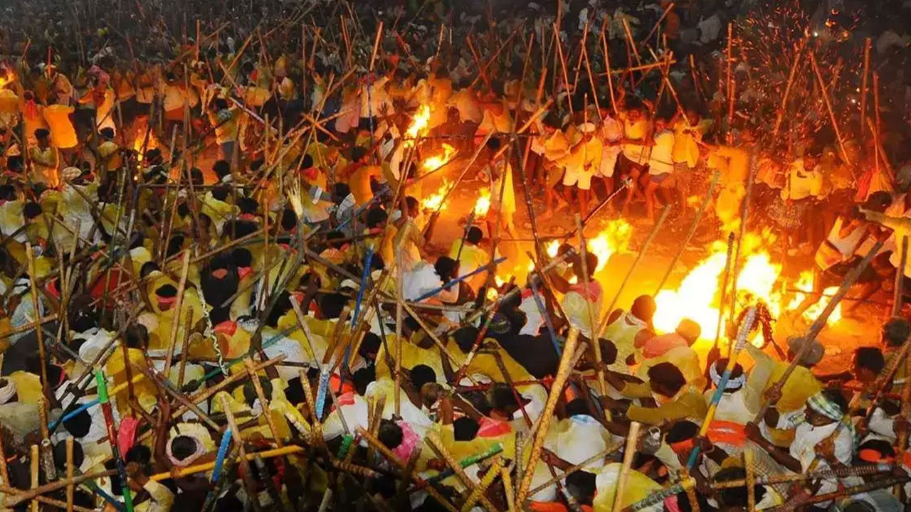 Devaragattu | దేవరగట్టులో కర్రల సమరం.. ప్రమాదవశాత్తు యువకుడు మృతి