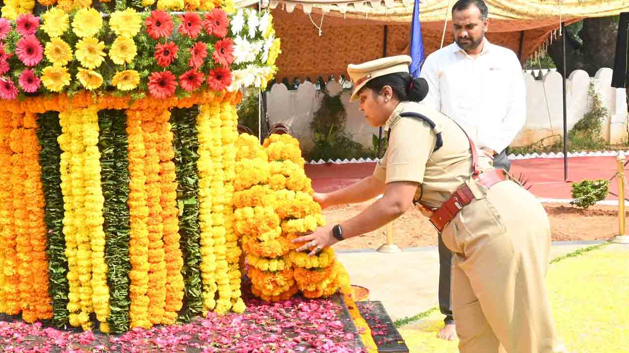 పోలీస్‌ అమరులకు సెల్యూట్‌