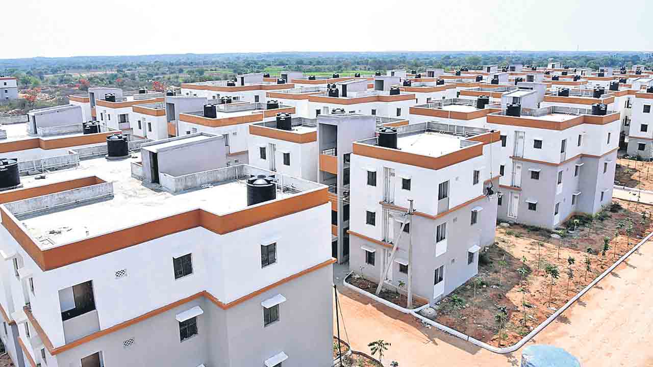 అవార్డుల ఖిల్లా అభివృధికి అడ్డా