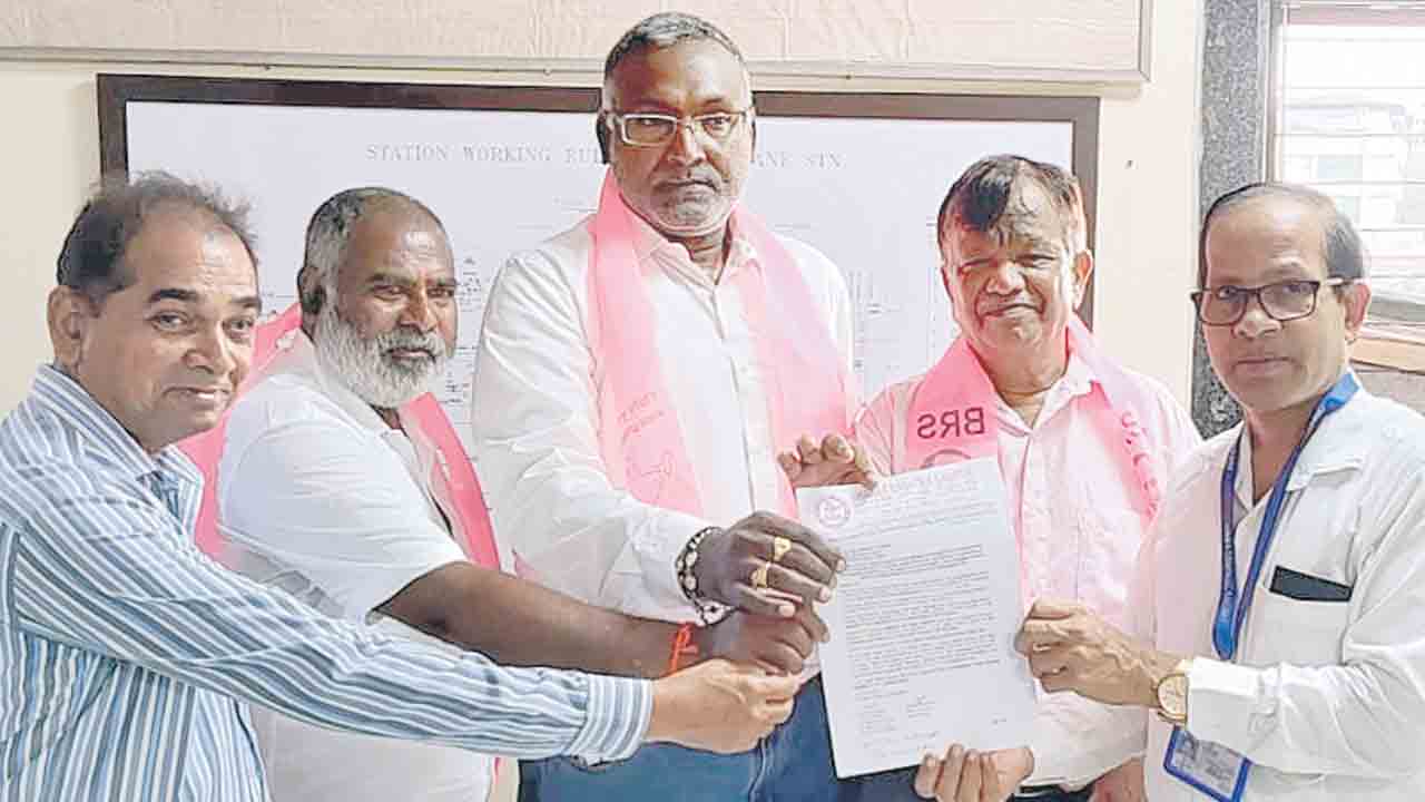 అంబేద్కర్‌ వర్ధంతిన ప్రత్యేక రైళ్లు నడపాలి