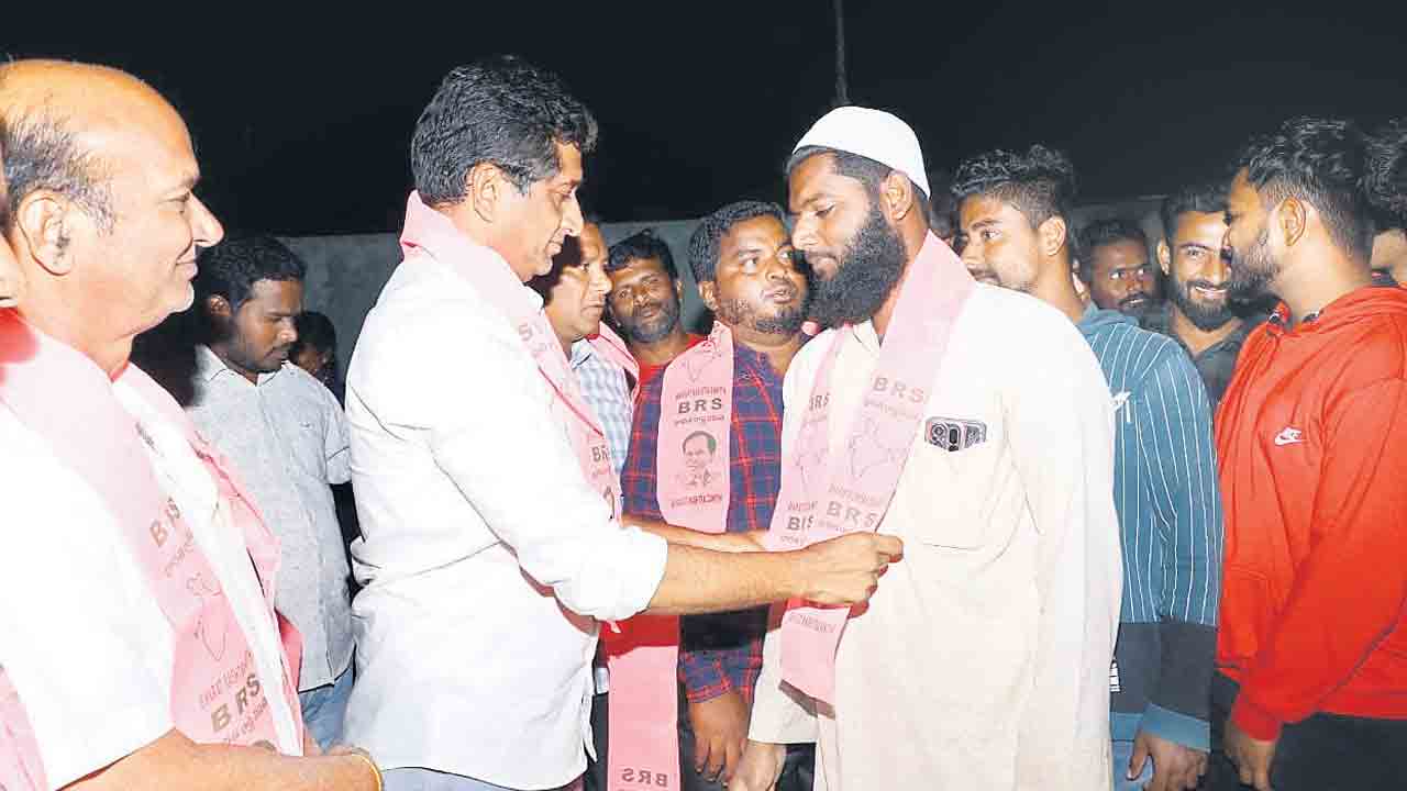 కోరుట్లలో కారు హవా