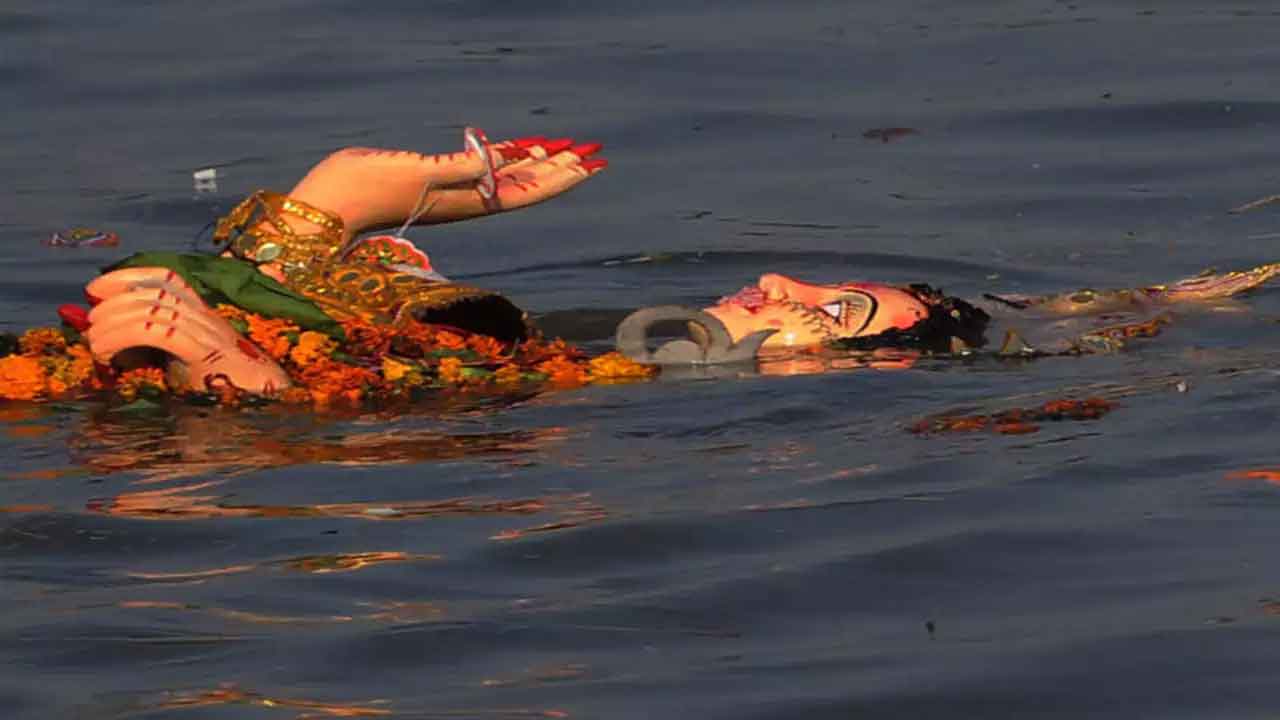 నేటి నుంచే దుర్గామాత విగ్రహాల నిమజ్జనం.. హుస్సేన్‌ సాగర్‌ పరిసరాలలో మూడు రోజుల పాటు ట్రాఫిక్‌ ఆంక్షలు