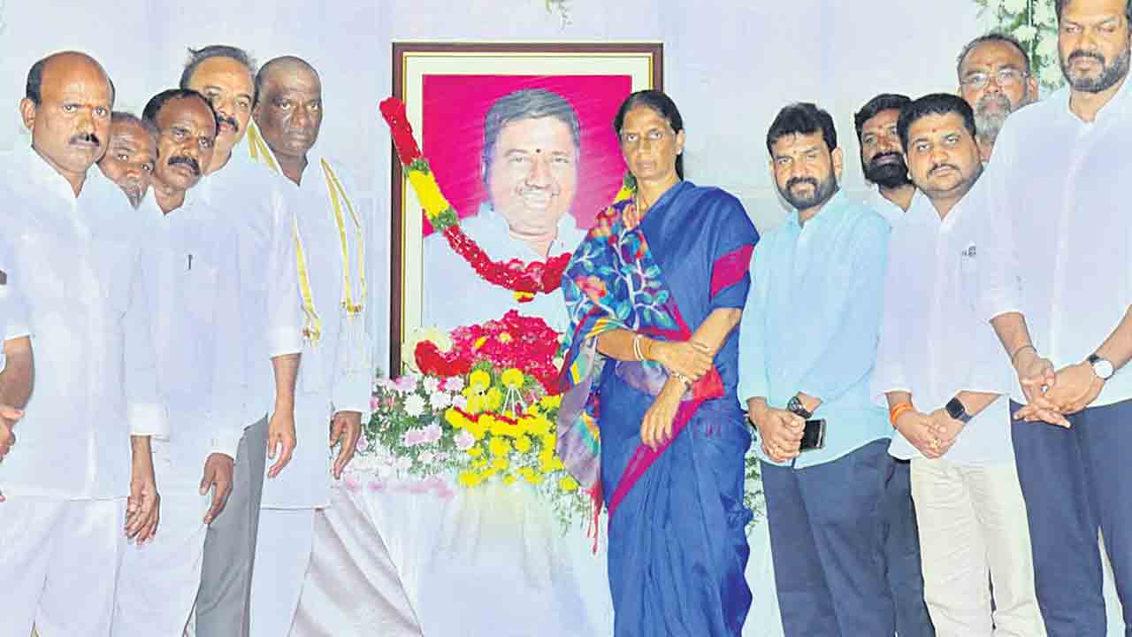 హరీశ్వర్‌రెడ్డికి ఘన నివాళి