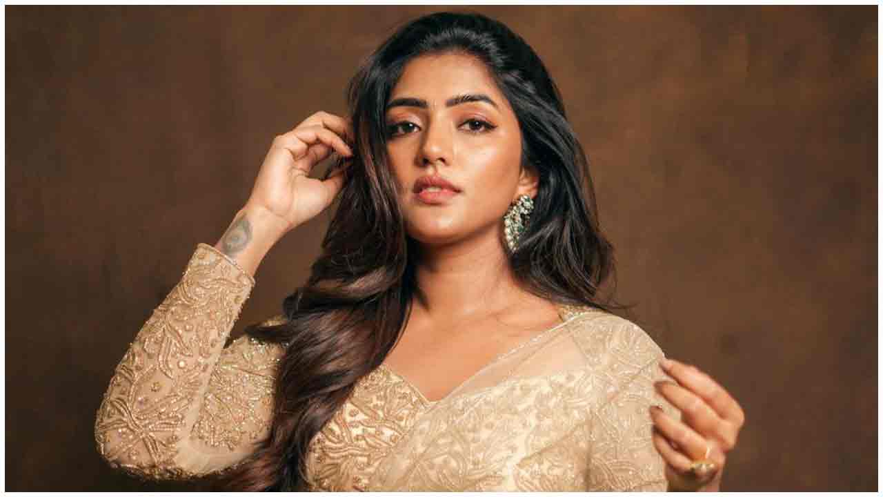 Eesha Rebba | చూపులతో చంపేస్తున్న ఈషా రెబ్బా..