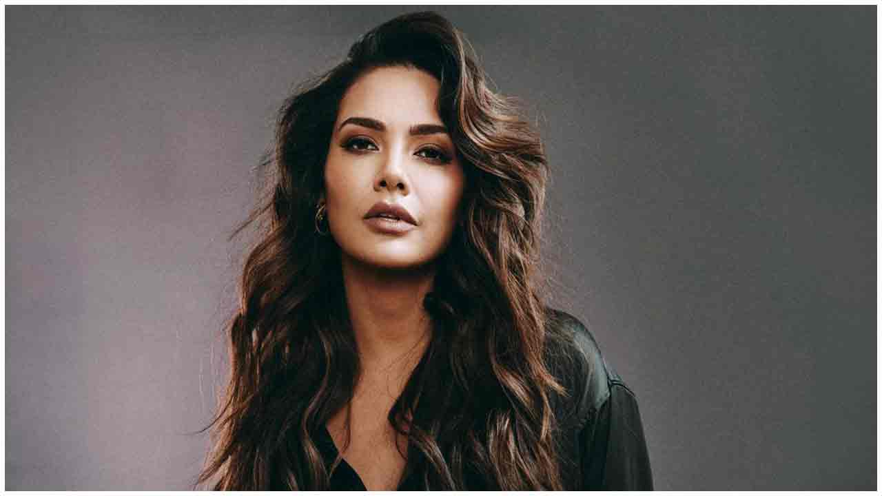 Esha Gupta | ఖతర్నాక్ పోజులతో కుర్రాళ్లను పరేషాన్ చేస్తున్న ఇషా గుప్తా..