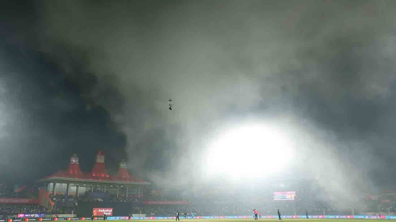 ODI World Cup | ఇదేందయ్యా! నేనెప్పుడూ చూడలా .. భారత్‌, కివీస్‌ పోరుకు వింత ఆటంకం