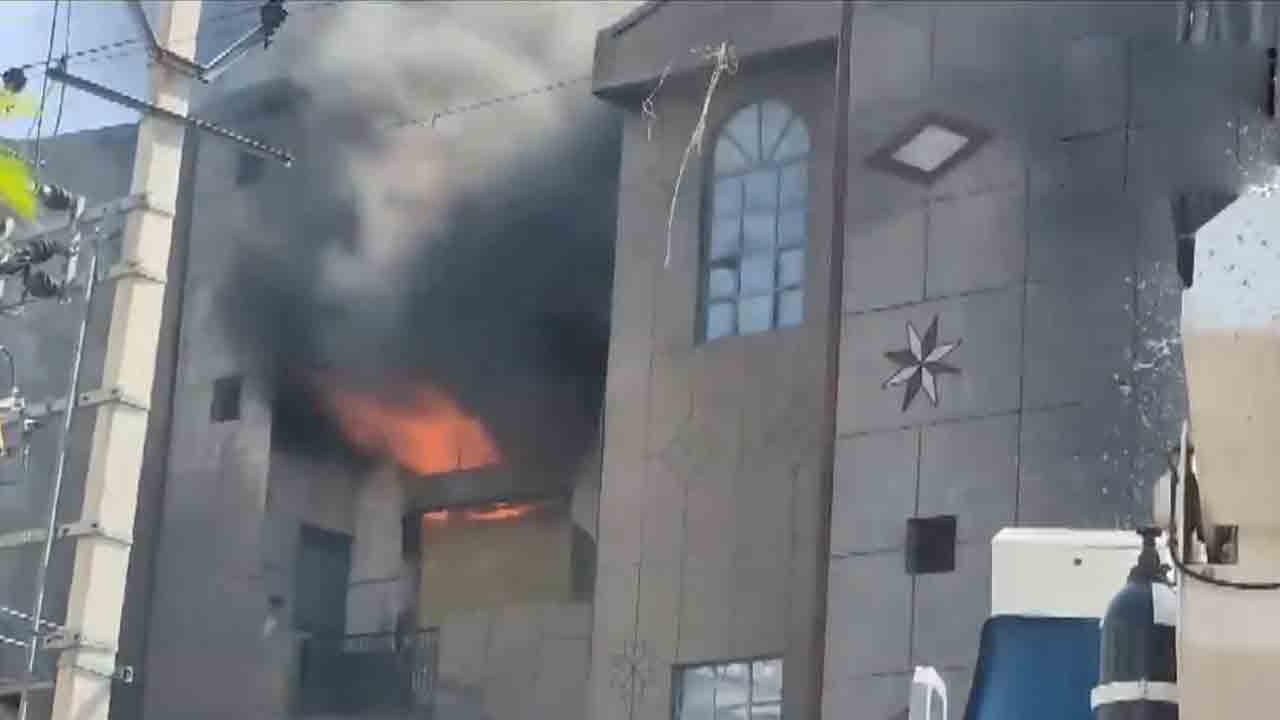 Fire accident | ఢిల్లీలోని ఓ పరిశ్రమలో భారీ అగ్నిప్రమాదం.. Video