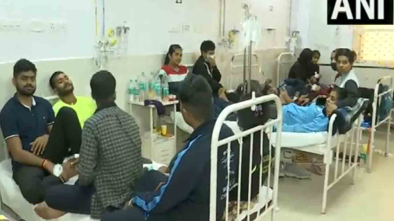 Food Poisoning | కలుషిత ఆహారం కారణంగా 100 మంది విద్యార్థులకు అస్వస్థత