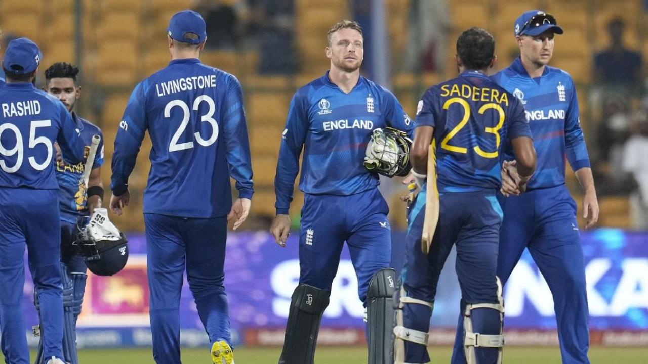 మీరిప్పుడే  రిటర్న్ టికెట్లు బుక్ చేసుకుంటే బెటర్.. ఇంగ్లండును ట్రోల్ చేసిన టీమిండియా మాజీ ఓపెనర్