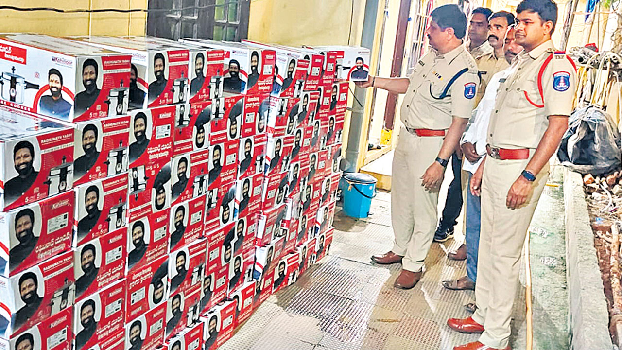 Congress | కాంగ్రెస్‌ ‘కుక్కర్ల’ ఎర.. అప్పుడే ప్రలోభాలకు దిగిన హస్తం పార్టీ